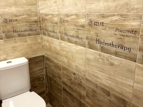 WC v suterénu domu