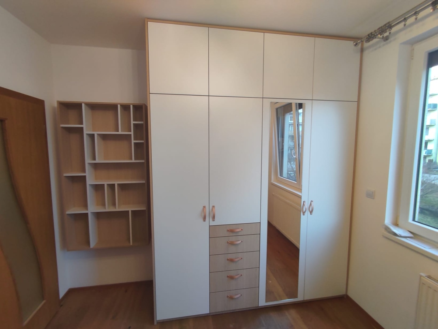 Vestavná skříň do ložnice